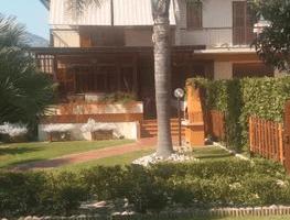 Villa a 100 metri dal mare