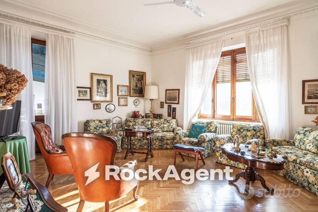 Villa di 804 m² con più di 5 locali e box auto a V - Vista 3