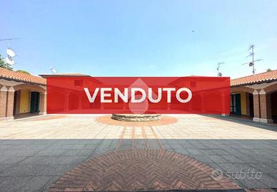 3 LOCALI A CORTE FRANCA