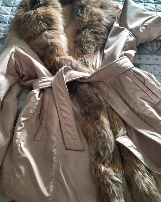 Giacca invernale da donna con bordo in eco-pellicc