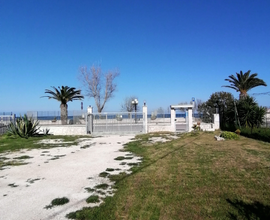 Vieste villetta trilocale a schiera fronte mare