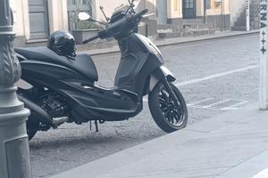 scooter Beverly 300 del 2023