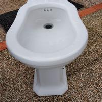 Bidet con rubinetto