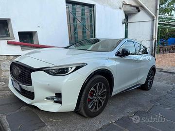 Infiniti Q30