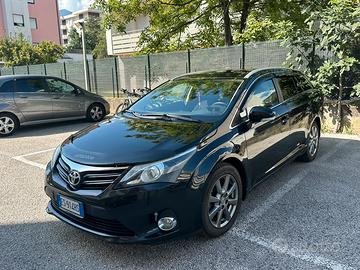 Toyota Avensis 2013