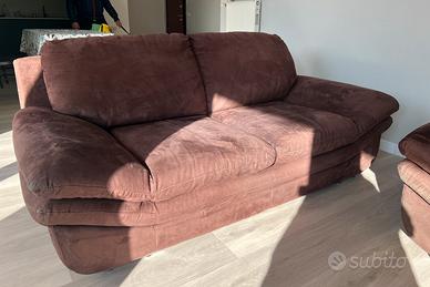 Coppia di divani in tessuto scmosciato