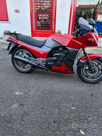 Kawasaki GPZ 900 R