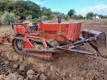 Trattore cingolato FIAT 855c + Lama apripista