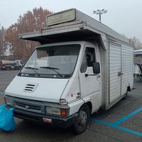 Autocarro Renault Master turbo, tenda, carrelli