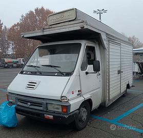 Autocarro Renault Master turbo, tenda, carrelli