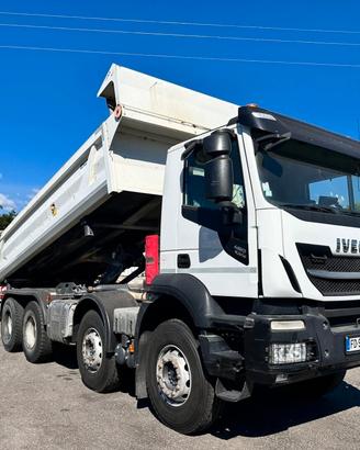 IVECO TRAKKER 4 ASSI 195000 KM