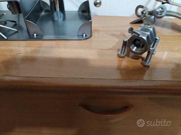  ( artigianato Italiano) fatto con bulloni e viti