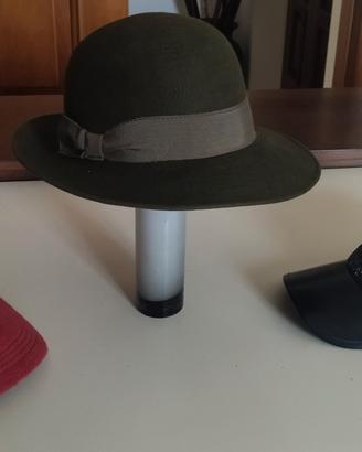 Cappelli donna vari di marca