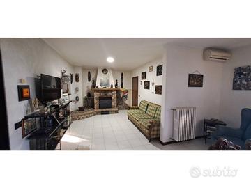 Villa di 185 m² con più di 5 locali e box auto dop
