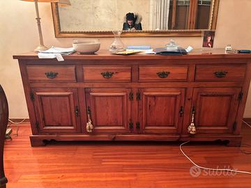 Credenza vuota in legno massiccio