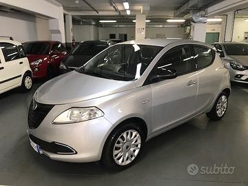 Lancia Ypsilon 1.2 69 CV 5 porte / POCHI KM / BEN.