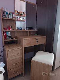 mobile trucco scrivania
