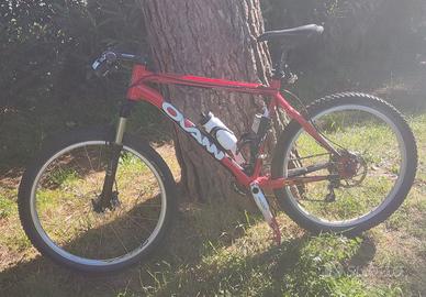 Bici in carbonio, guarnitura Shimano XTR
