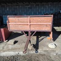 Rimorchio trainato con spondine 