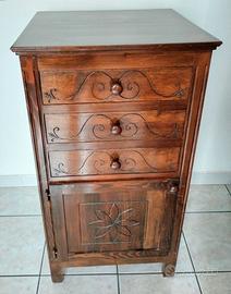 Mobile lavorato a mano