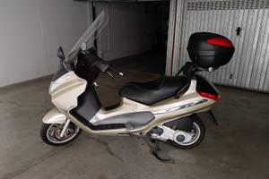 Piaggio X8 200