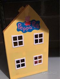 Casetta Peppa Pig completa di personaggi e mobili