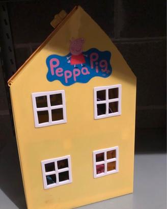 Casetta Peppa Pig completa di personaggi e mobili
