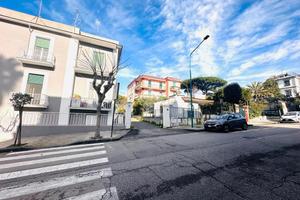 3 LOCALI A TORRE DEL GRECO