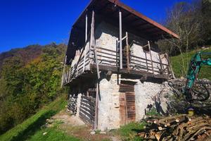 Rustico con terreno di proprietà