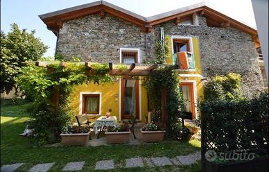 Casetta con giardino condiviso