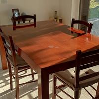 tavolo in legno massello allungabile e 4 sedie