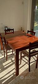 tavolo in legno massello allungabile e 4 sedie