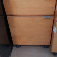 Mobili ikea libreria con ante vetrate