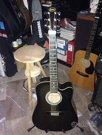 Chitarra acustica elettrificata