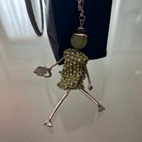 Collana lunga con ciondolo- bambolina