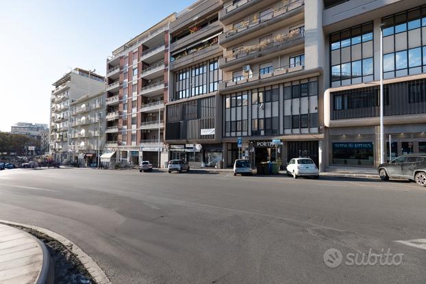 Fronte Tribunale - Ufficio con posto auto