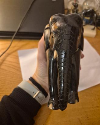 Statuetta Elefante Vintage Intagliata a Mano in V