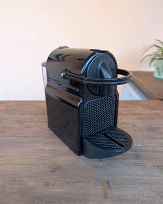 Macchina del caffe Nespresso Inissia Krups Nera