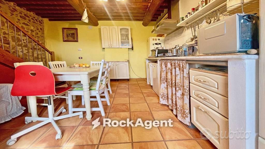 Rustico / Casale di 395 m² con più di 5 locali a S - Vista 3