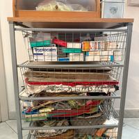 Carrello con cassetti e puano di legno