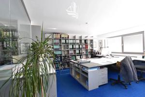 Brunico: Ufficio affittato con garage