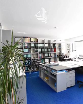 Brunico: Ufficio affittato con garage
