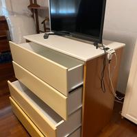 Cassettiera fatta a mano colorata