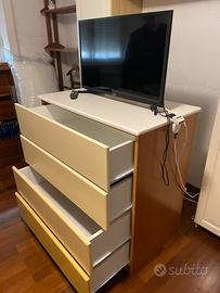 Cassettiera fatta a mano colorata