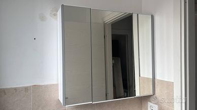 Specchio contenitore bianco con illuminazione led