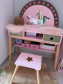 Postazione trucco bambina