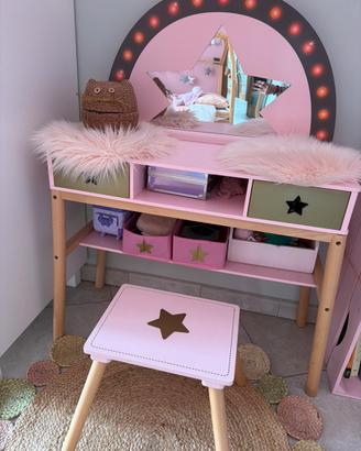 Postazione trucco bambina