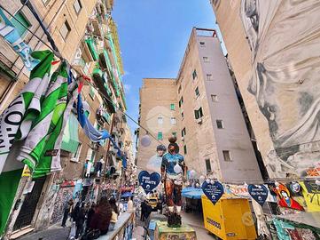 2 LOCALI A NAPOLI