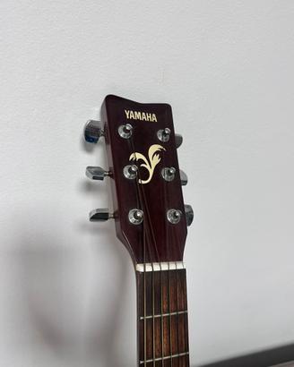 Chitarra Yahama 311