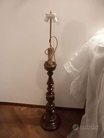 Lampada da terra in legno tornito a balaustro